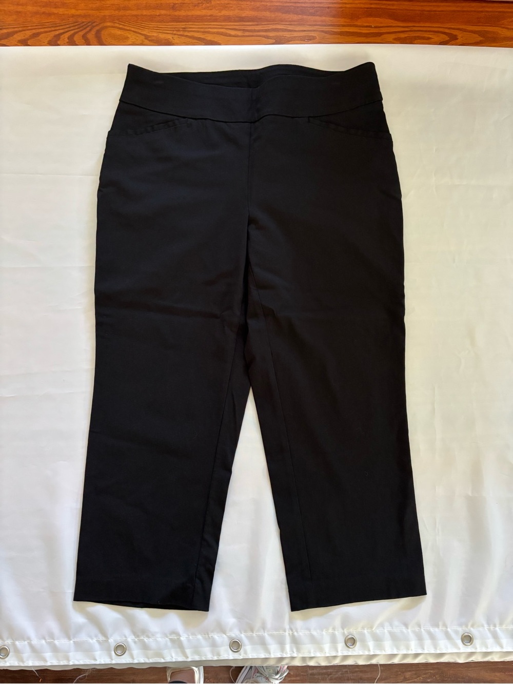 Chico's Black Pull-On Ankle Pants